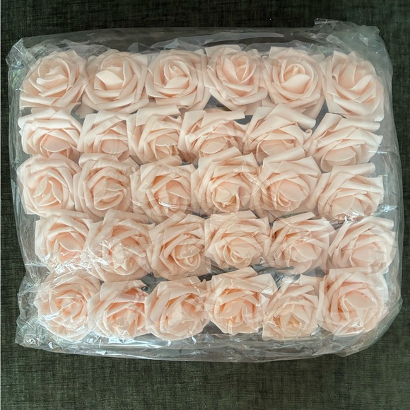Pink Artificial Roses 180 pieces - Picture 2 of 4